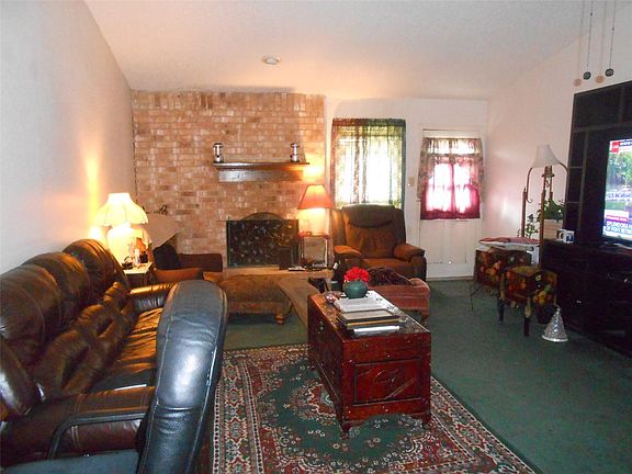 3rd image of 2811 Ashington Dr