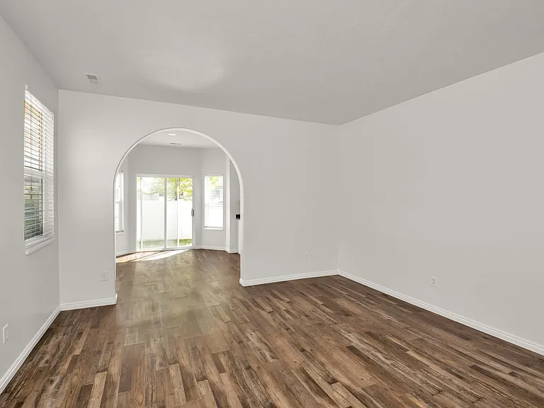 286 N Caleb Dr — Photo 3