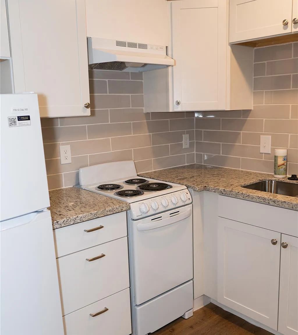 Studio, 1.0 bath, 480 sqft, $950 — Photo 4