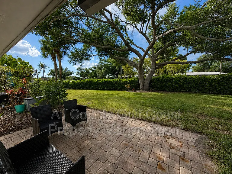 325 Englewood Isles Pkwy — Photo 12