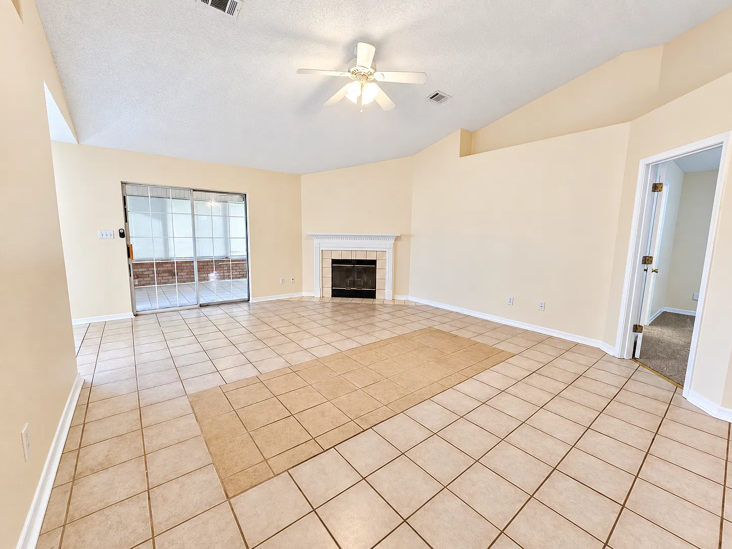 4 bed, 1613 sqft, $1,950 — Photo 2