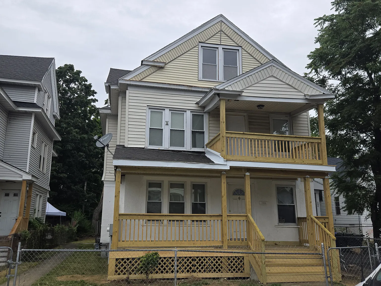 4 bed, $2,300 — Photo 2