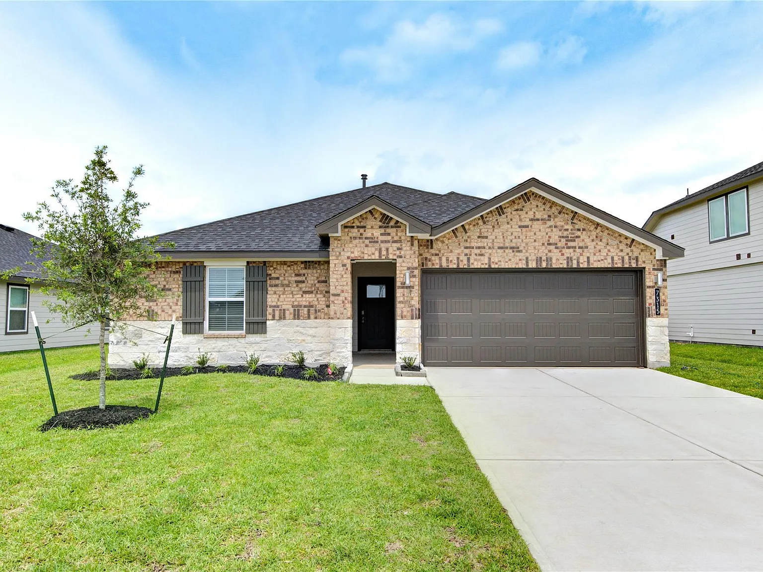 3 bed, 2.0 bath, 1820 sqft, $2,130 — Photo 1