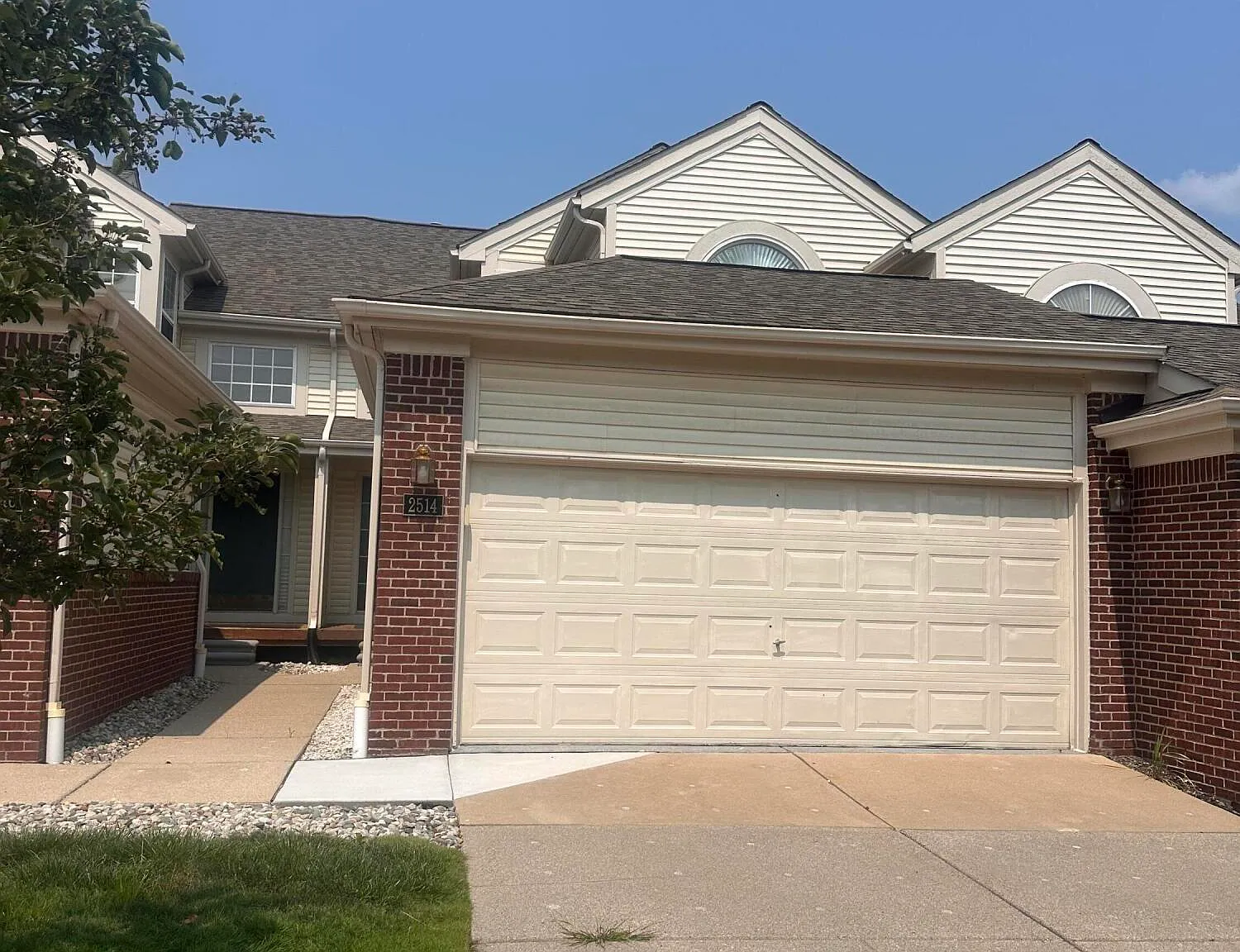 2 bed, 2.5 bath, 1438 sqft, $2,200 — Photo 2