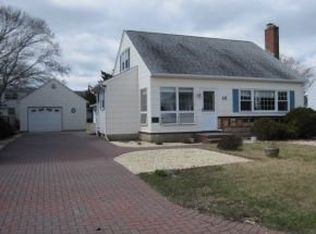 18 E 24th St, Brant Beach, NJ 08008