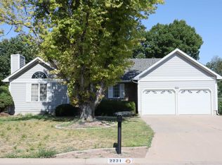 2221 Robin Rd, Dodge City, KS 67801