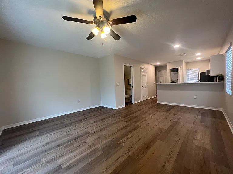 Village Park Townhomes | 2 & 3 Bedroom Apartments in Lady Lake, FL — Photo 11