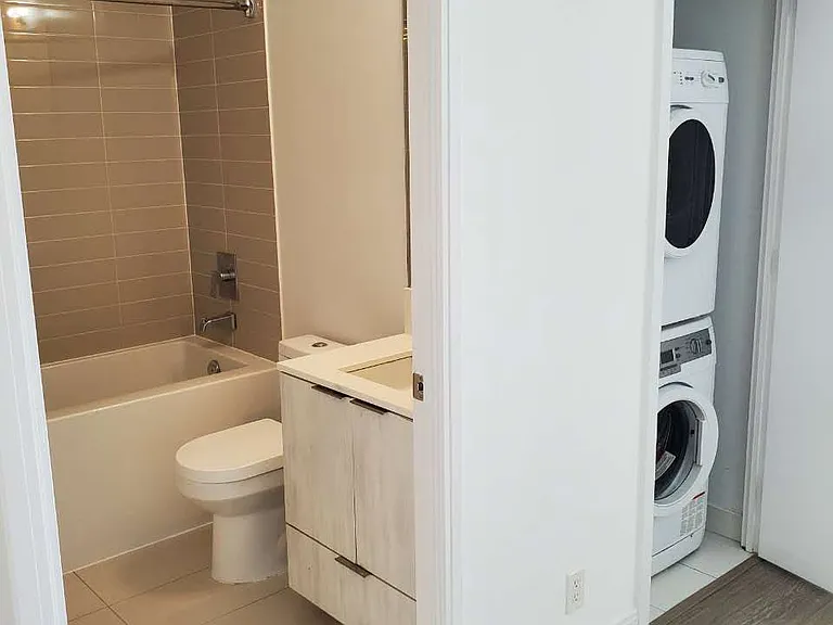 181 Dundas St E #607 — Photo 6