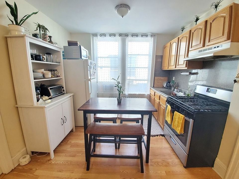 1st image of 31-32 34th St #6RR