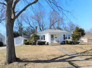 31 Upton St, Springfield, MA 01104