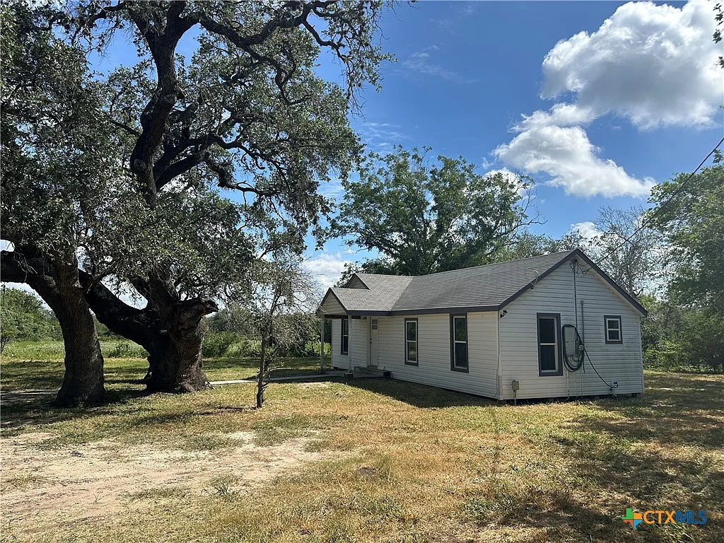 2 bed, 1.0 bath, 989 sqft, $1,150 — Photo 1