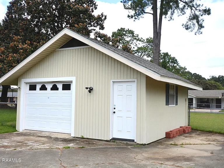 101 Boxwood Dr — Photo 3
