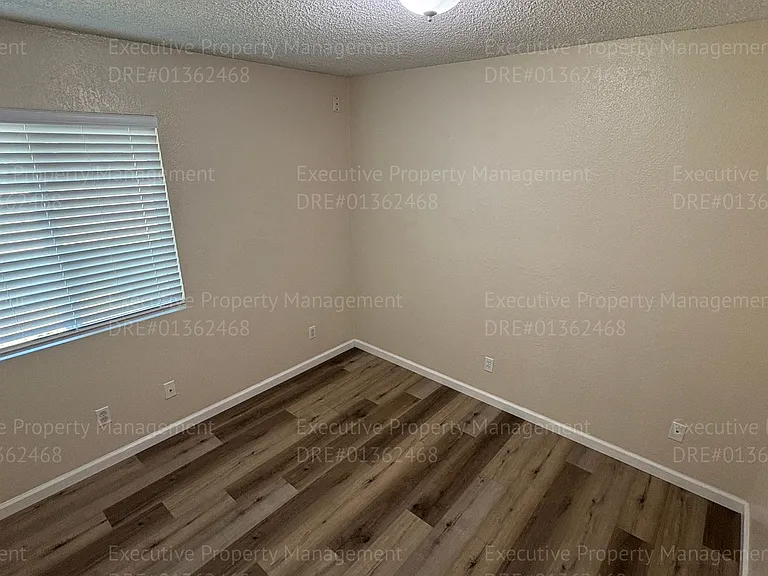 709 Deseret Way — Photo 35