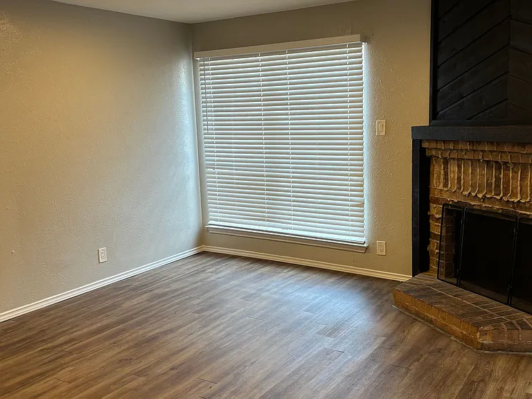 6028 Stoneybrook Dr #MAIN — Photo 2