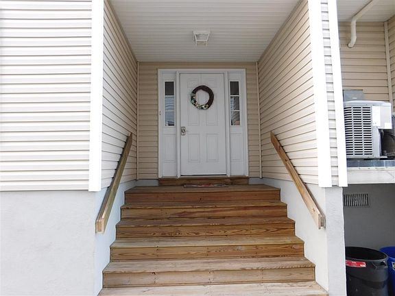 2nd image of 339 43rd Pl #East