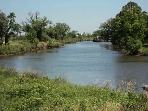 18 Sugarfield Rd, Bay Saint Louis, MS 39520