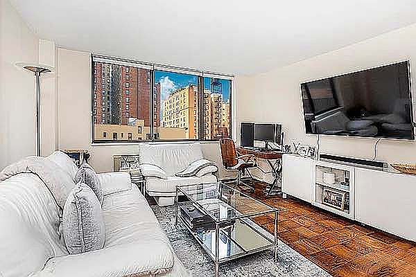1st image of 228 W 139th St #4