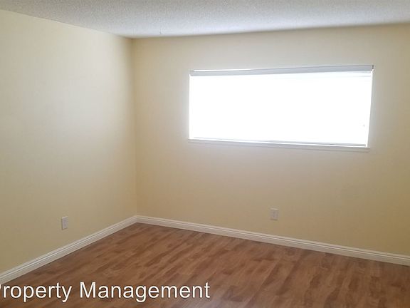 5th image of 338 E Briardale Ave
