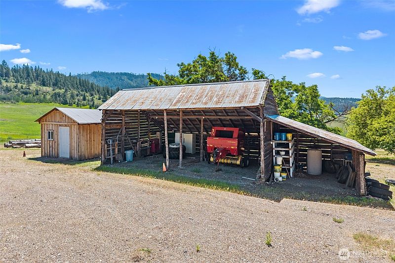 3rd image of 5793 Fruitland Valley Road
