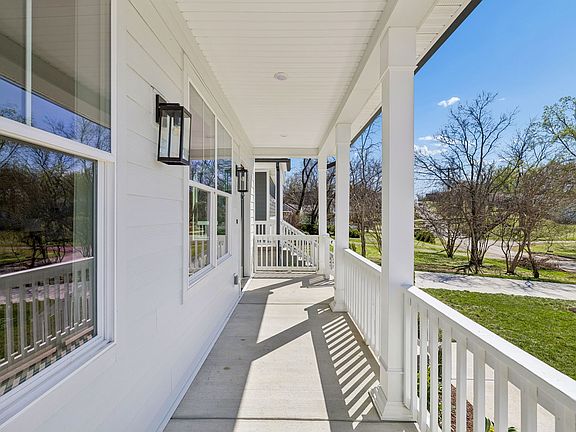 5th image of 2068 Whitney Ave