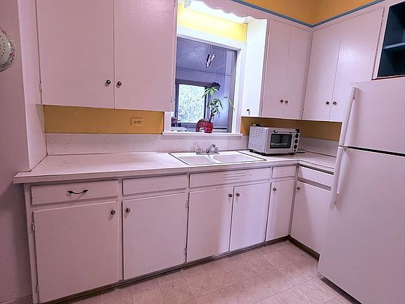 4th image of 430 S 4th St S