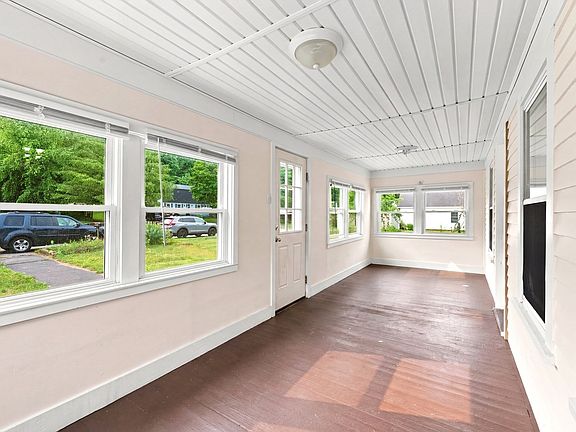 5th image of 270 N Brookfield Rd
