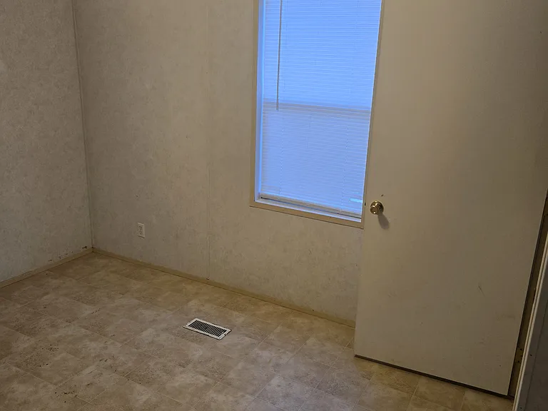 12847 Oak Rd #16 — Photo 4