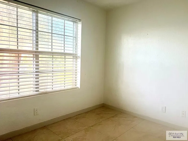 1124 Sierra Grande Dr — Photo 17