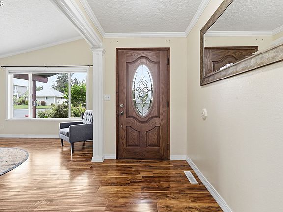 3rd image of 565 Brown Ct