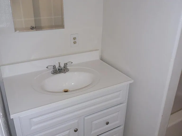 436 S Flower St #2 — Photo 10