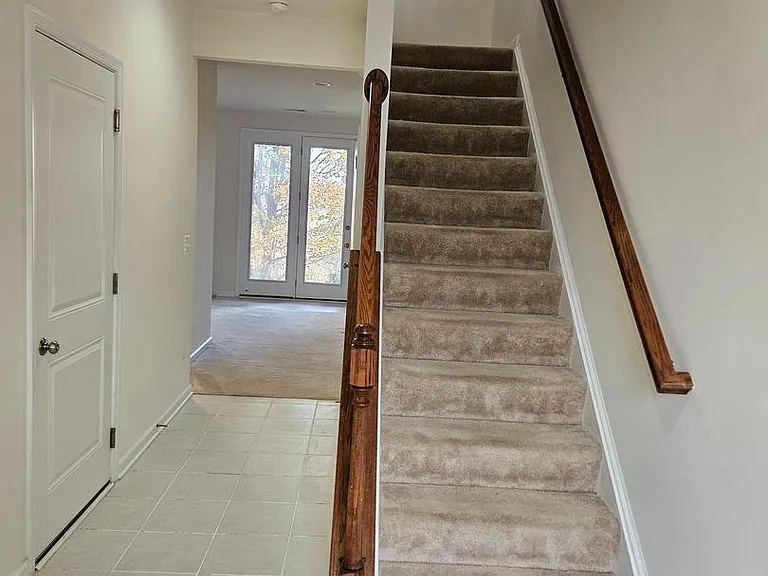 178 Solara Dr — Photo 2