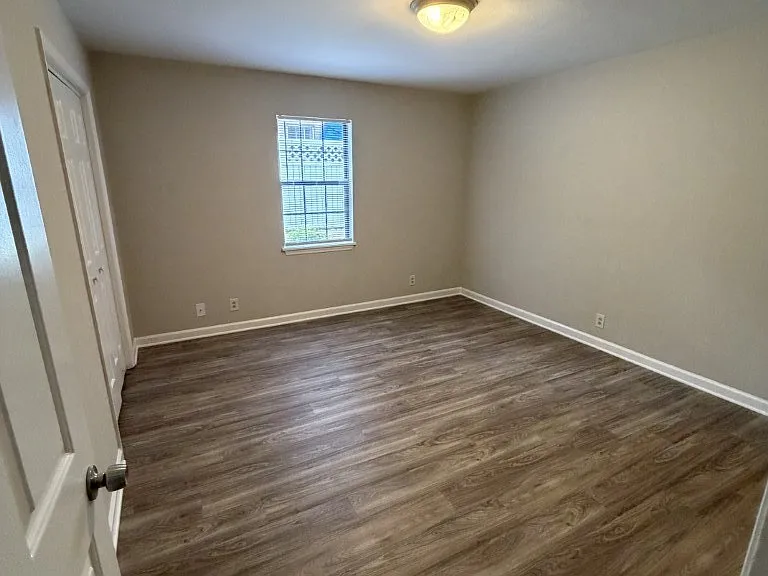 302 Hillside Ct — Photo 14