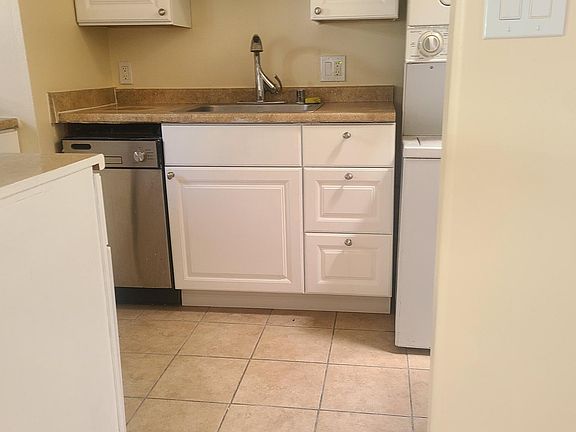 Kitchen Vanity/Dishwasher