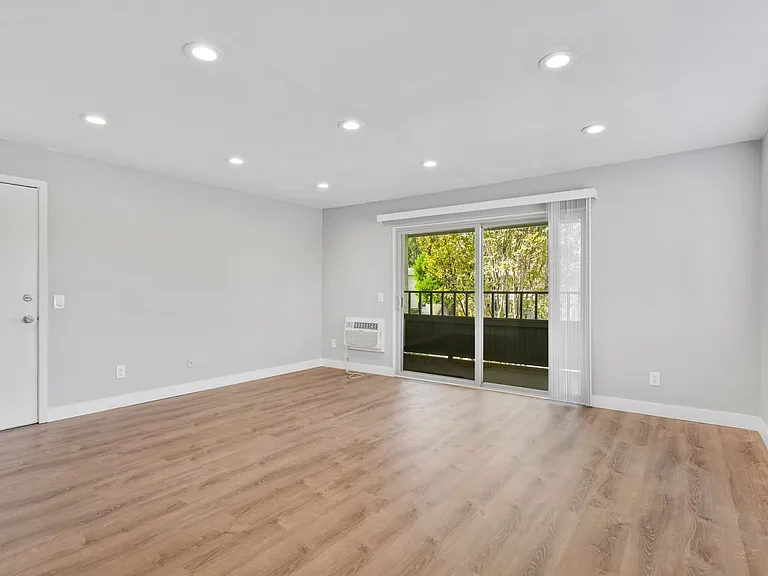 9175 Campina Dr #5 — Photo 15