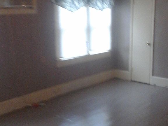 3rd image of 704 S Guegnon St