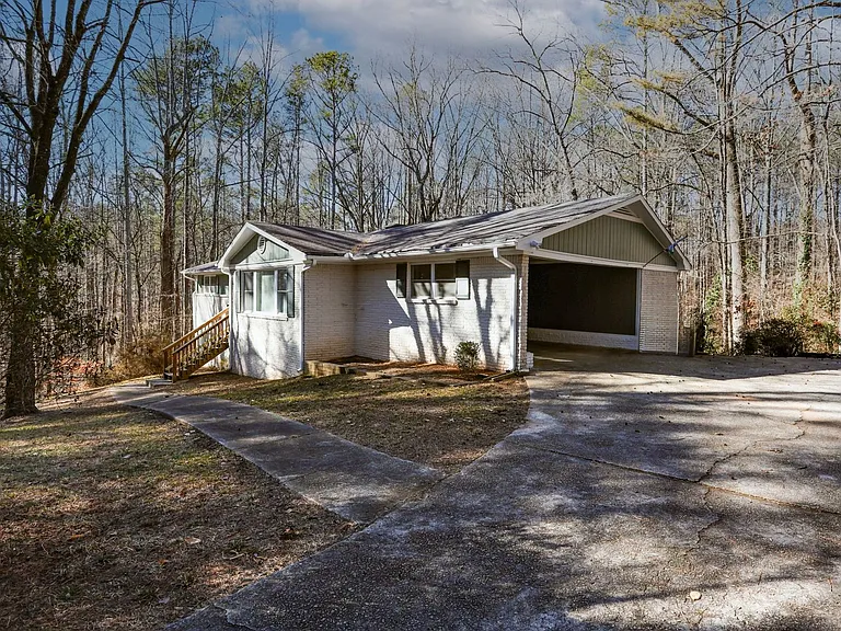 3165 Laura Ln — Photo 2