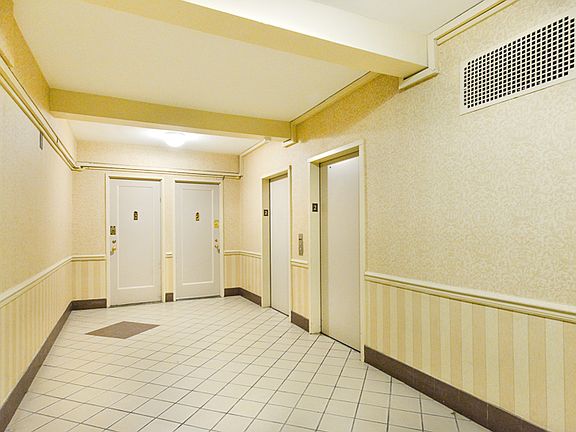 2nd image of 550 Grand St APT J2g