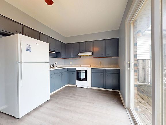 3rd image of 114 Brookwood Way N #3
