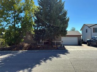 204 Sequoia Dr, Gillette, WY 82718