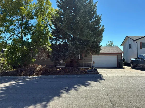 204 Sequoia Dr, Gillette, WY 82718
