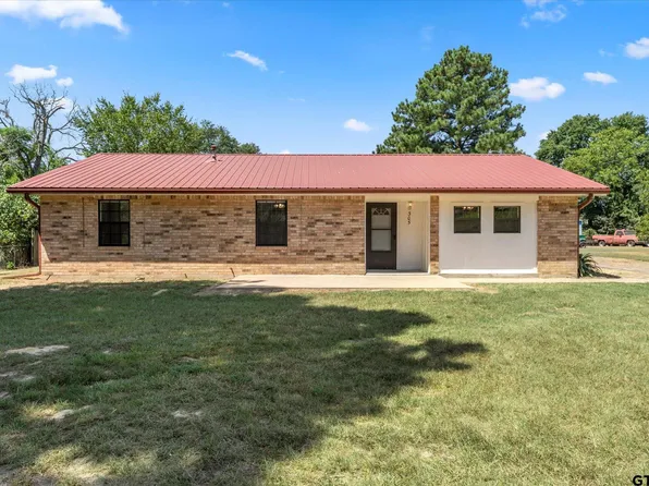 305 Hall St, Omaha, TX 75571