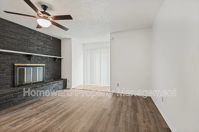2 bed, 2.0 bath, 1237 sqft, $1,695 — Photo 3
