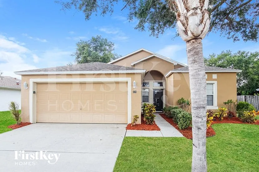3 bed, 2.0 bath, 2225 sqft, $2,475 — Photo 3