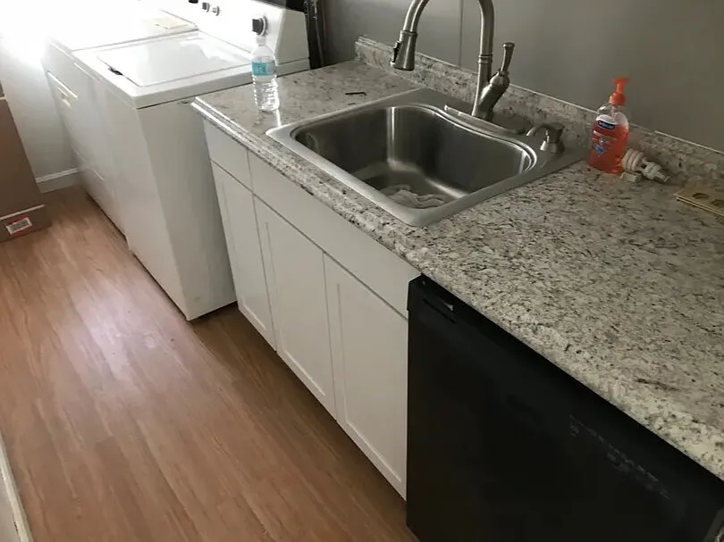3 bed, 1100 sqft, $2,100 — Photo 2