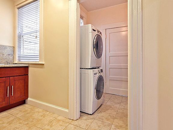4th image of 1221 Union St APT 2