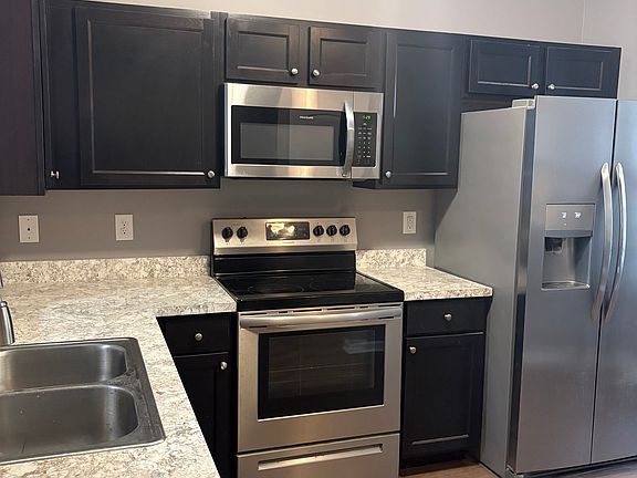 3rd image of 144 Beacon Woods Dr