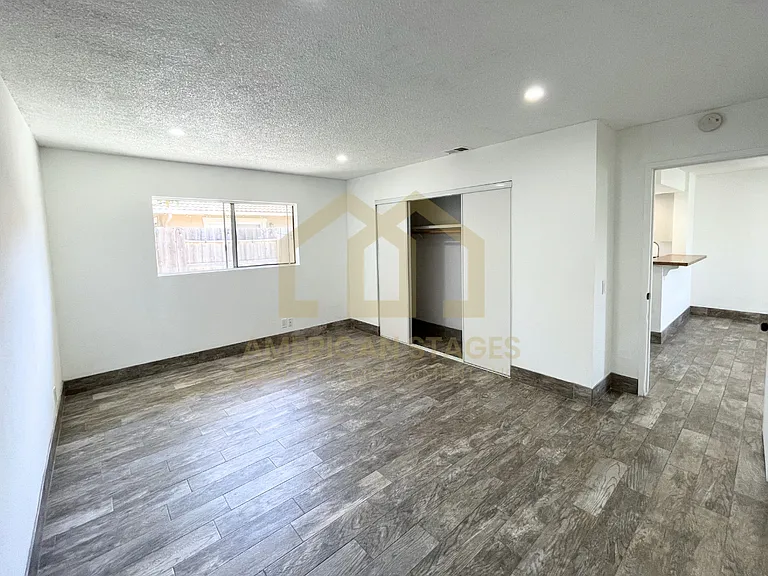 916 N M Pl — Photo 17