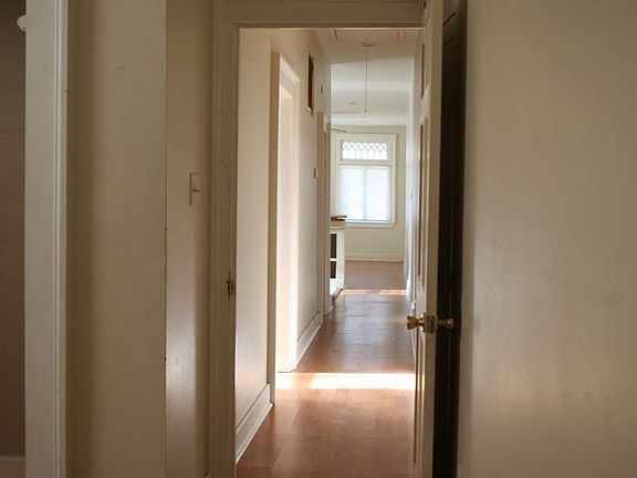 5th image of 436-438 S Hennessey St