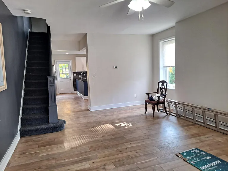 1100 Green St — Photo 4