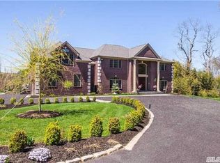 19 Peppermill Ln, Dix Hills, NY 11746
